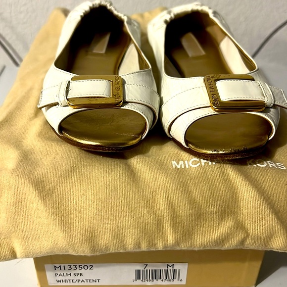 Preowned MICHAEL KORS peep toes flats. White. Size 7M. Made in Italy. - Picture 8 of 8